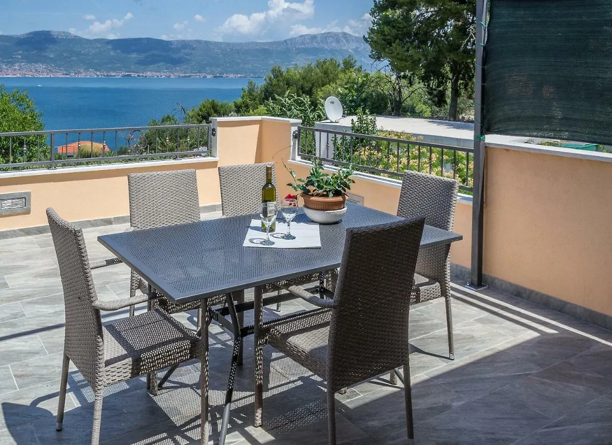 Apartment Leut With Spacious Terrace And Sea View Slatine Croatia