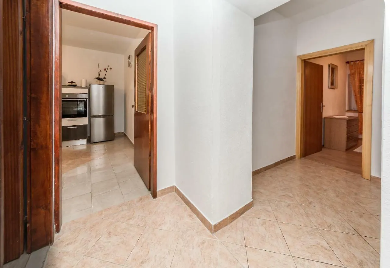 Apartment Leut With Spacious Terrace And Sea View Slatine 0*,