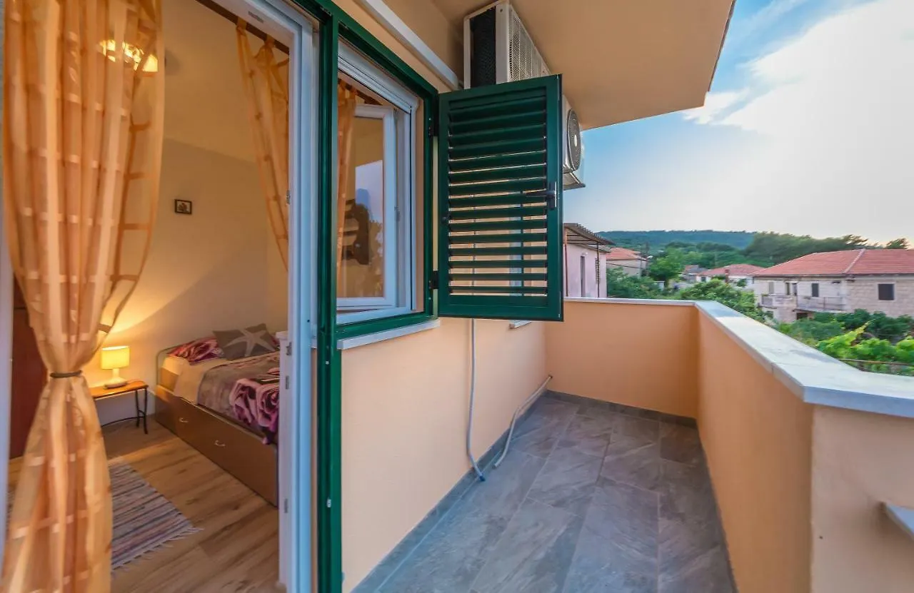 Apartment Leut With Spacious Terrace And Sea View Slatine Croatia