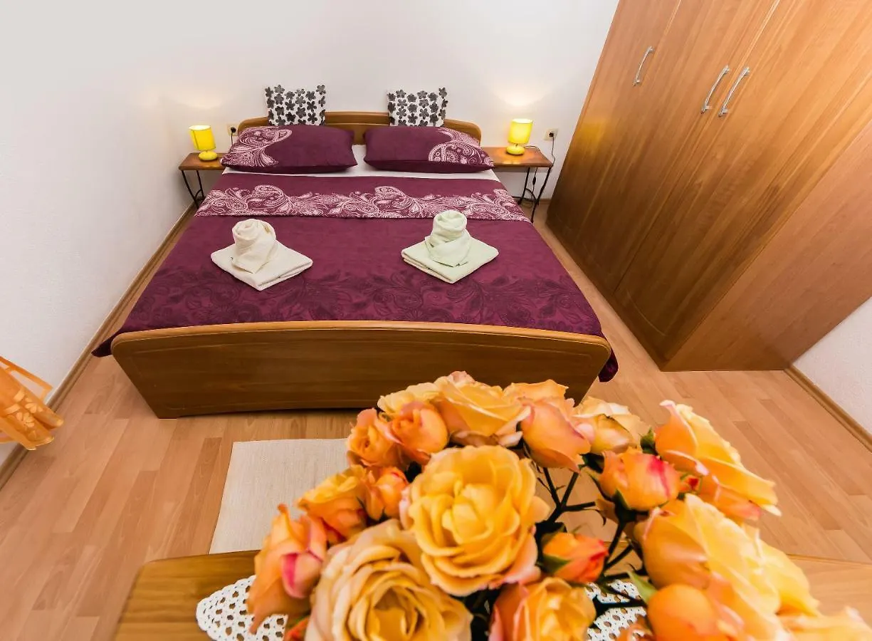 Apartment Leut With Spacious Terrace And Sea View 슬라티네