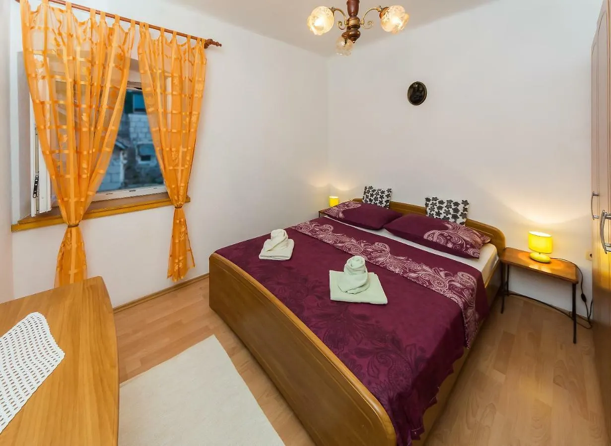 Apartment Leut With Spacious Terrace And Sea View 슬라티네
